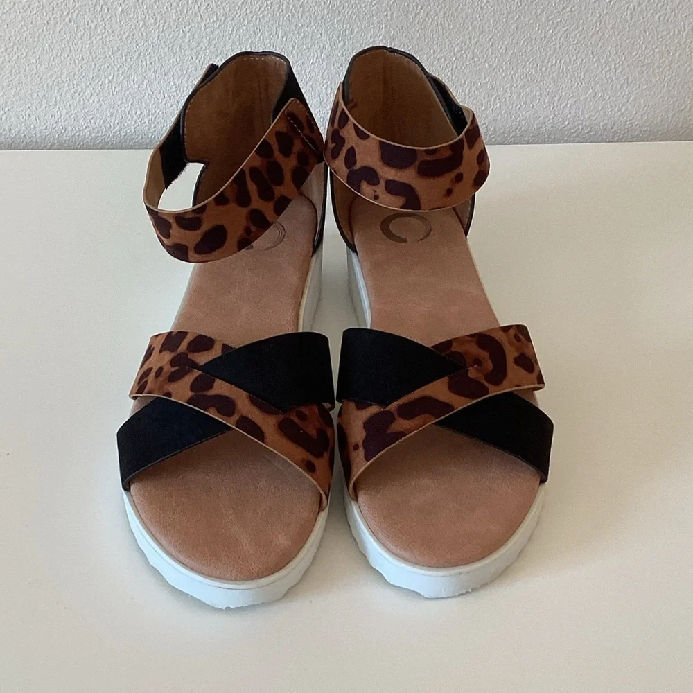 New WB Journee collection Leopard Print and Black Women's Sandals - Picture 5 of 5